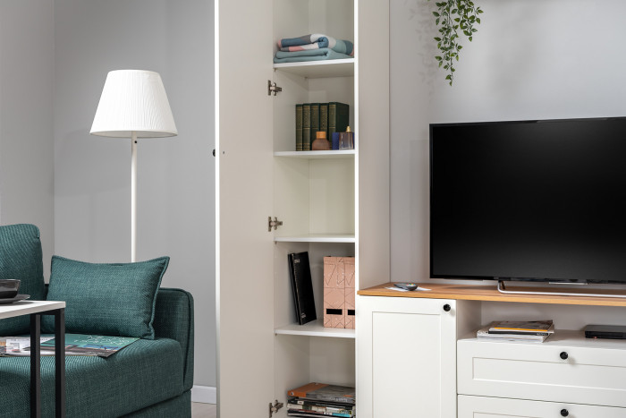 Остин 11.53 Кровать + ортопед + 13.227 Шкаф-пенал + 16.47 Тумба под ТВ, белый шагрень/дуб крафт золотой