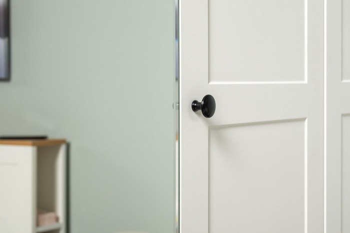 Остин 11.53 Кровать + ортопед + 13.336.03 Шкаф для одежды + 13.257 Тумба, белый шагрень/дуб крафт золотой